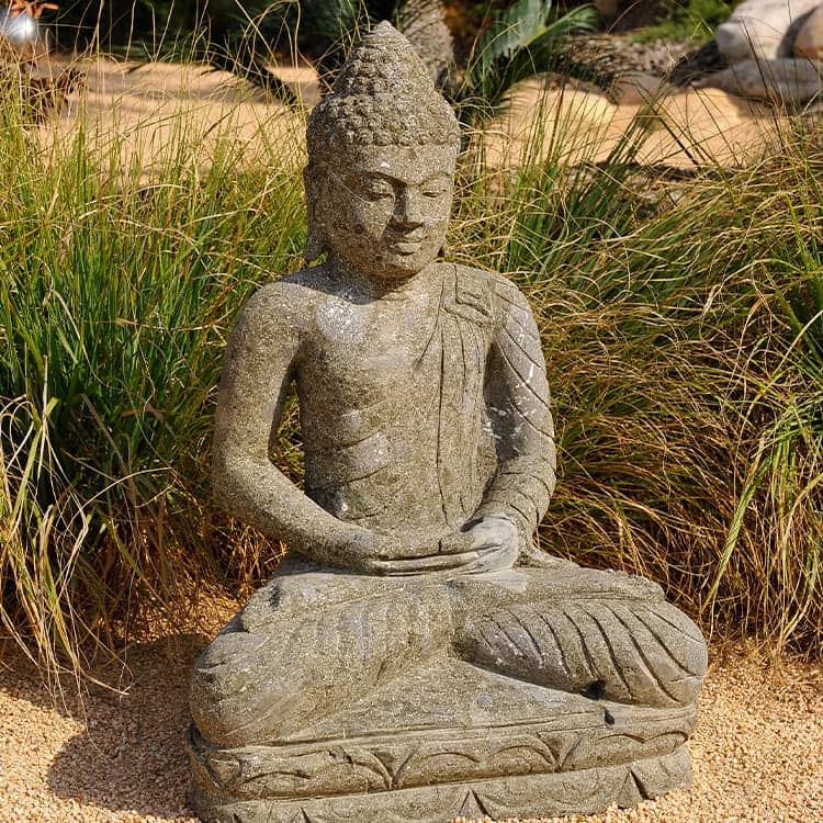 Buda-meditando-para-decoración-jardín