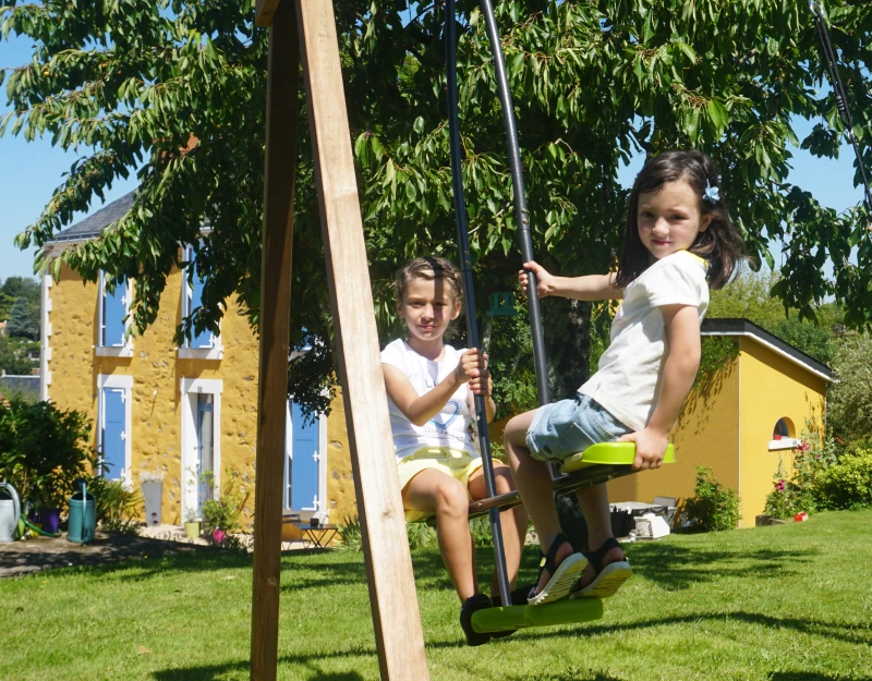 Columpio-infantil-frente-frente-Soulet