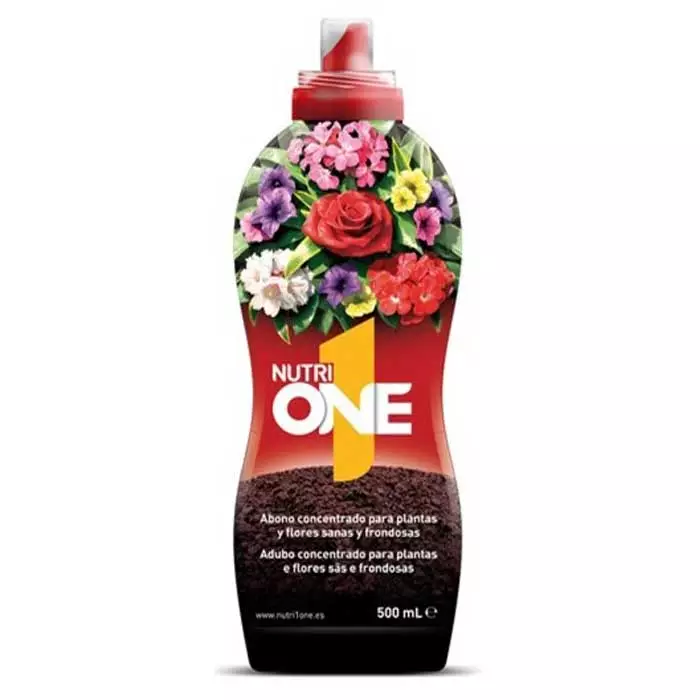Fertilizante-NutriOne-líquido-para-plantas-flores