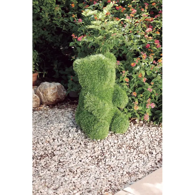 figura-sentado-cesped-artificial