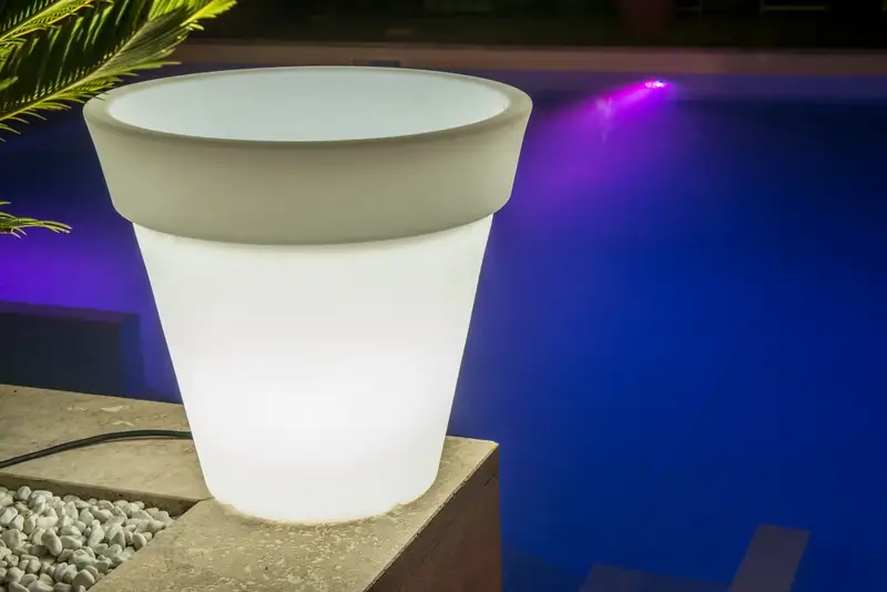 maceta-conica-luminosa-pegasus